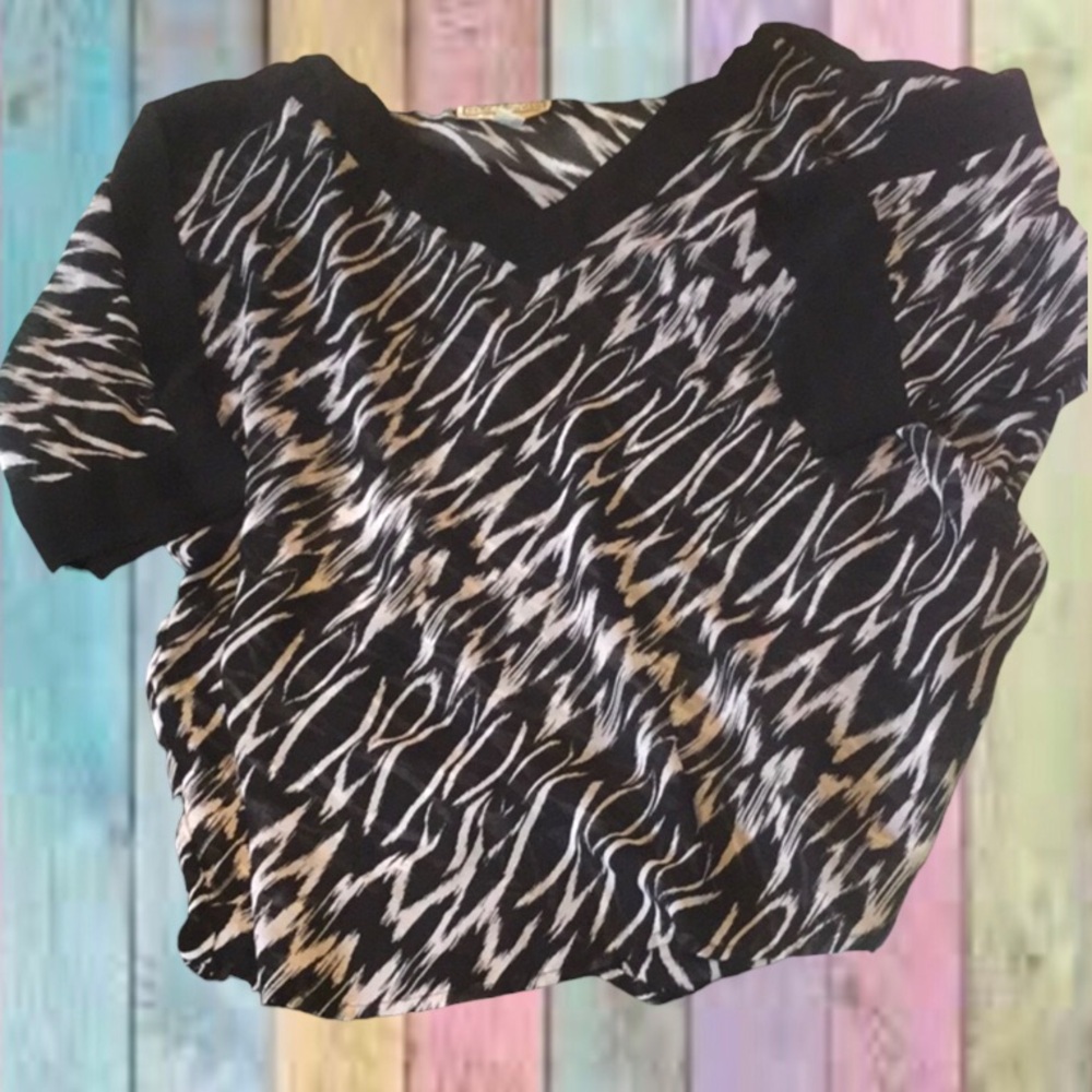 Dana Buchman Black White Pattern V-neck Semi Sheer Top